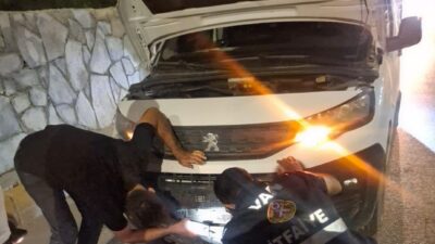 Van’ın Edremit ilçesinde seyir halindeki bir kamyonetin çarpması sonucu altında