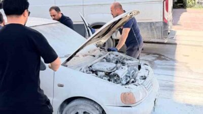 Van’ın Tuşba ilçesinde seyir halindeki bir otomobilin motoru, İskele Caddesi’nde