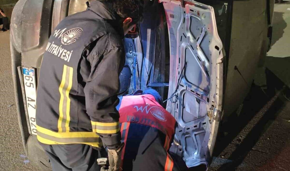 Edremit ilçesinde, kapalı kasa kamyonetin devrilmesi sonucu meydana gelen trafik
