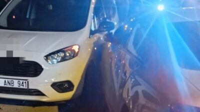 Van’ın İpekyolu ilçesinde meydana gelen bir trafik kazasında hafif ticari