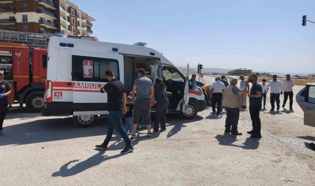 Van’ın Edremit ilçesinde meydana gelen trafik kazasında hafif ticari bir