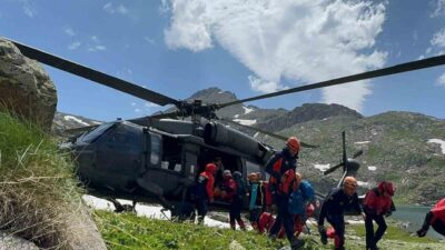 Verçenik Dağı’na tırmanan 7 kişilik dağcı grubundan bir kadın sporcu,