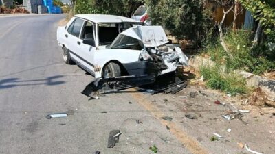 Mersin’in Bozyazı ilçesinde meydana gelen trafik kazasında, bir otomobil virajı