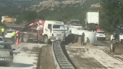 Malatya-Adıyaman kara yolunun Gölbaşı mevkiinde bir sürücü yakıt taşıyan tankerin
