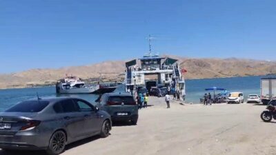 Pertek Belediyesi’ne ait gezi feribotu, Keban Baraj Gölü’nde yakıt sıkıntısı