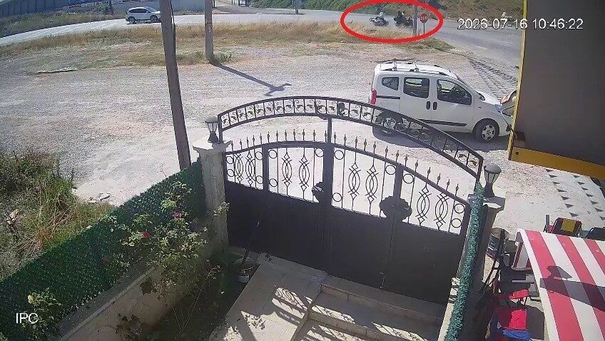 Yalova’nın Çınarcık ilçesinde meydana gelen ve kameraya yansıyan bir kaza