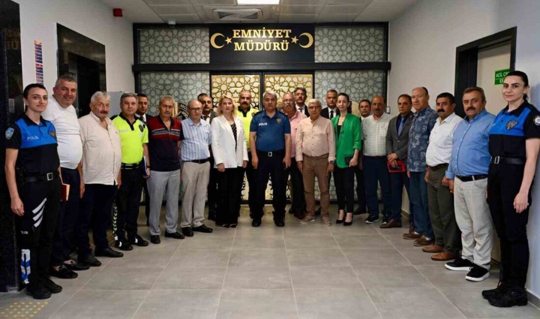 Yalova İl Emniyet Müdürü Yılmaz Delen, müdür yardımcıları ve ilgili