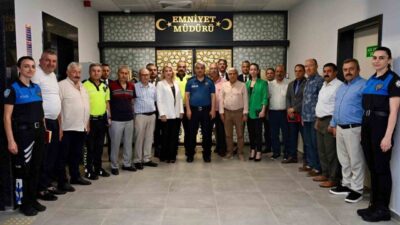 Yalova İl Emniyet Müdürü Yılmaz Delen, müdür yardımcıları ve ilgili