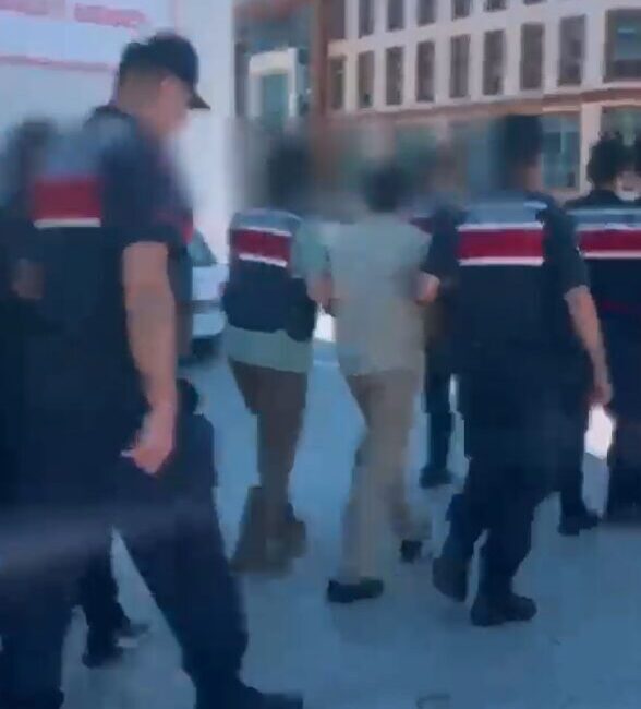 Yalova’da jandarma ekipleri tarafından yapılan operasyonda 3 şüpheli uyuşturucuyla ilgili