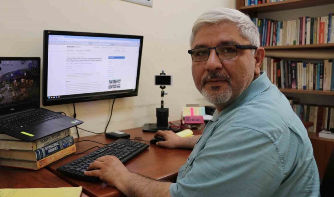 Sivas Cumhuriyet Üniversitesi (SCÜ) İletişim Fakültesi’nden Doç. Dr. Sefer Darıcı,