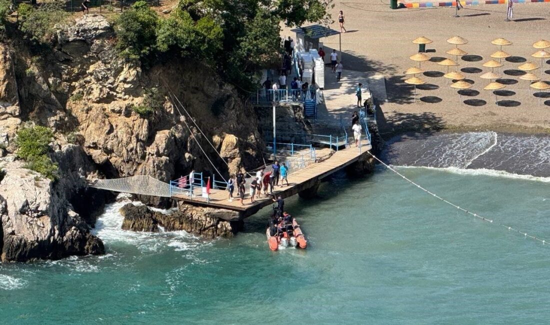 Zonguldak’ta valilik tarafından konulan denize girme yasağına rağmen denize giren