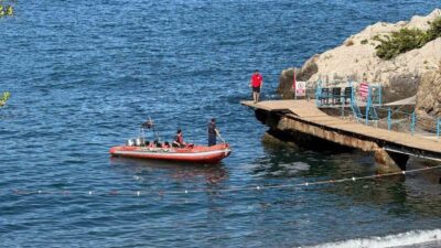 Zonguldak’ta valiliğin denize giriş yasağına uymayan ve kayalıklardan suya atlayarak