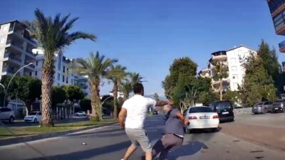 Gazipaşa ilçesinde, bir yaya ile ticari taksi sürücüsü arasında yaşanan