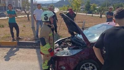 Hatay’ın Yayladağı ilçesinde meydana gelen trafik kazasında, 2 aracın çarpışması