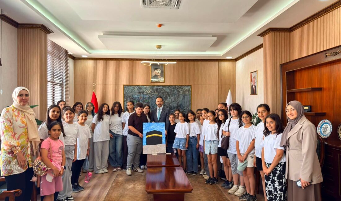 Çiçekdağı Belediyesi tarafından düzenlenen yaz kurslarında eğitim gören öğrenciler, Çiçekdağı