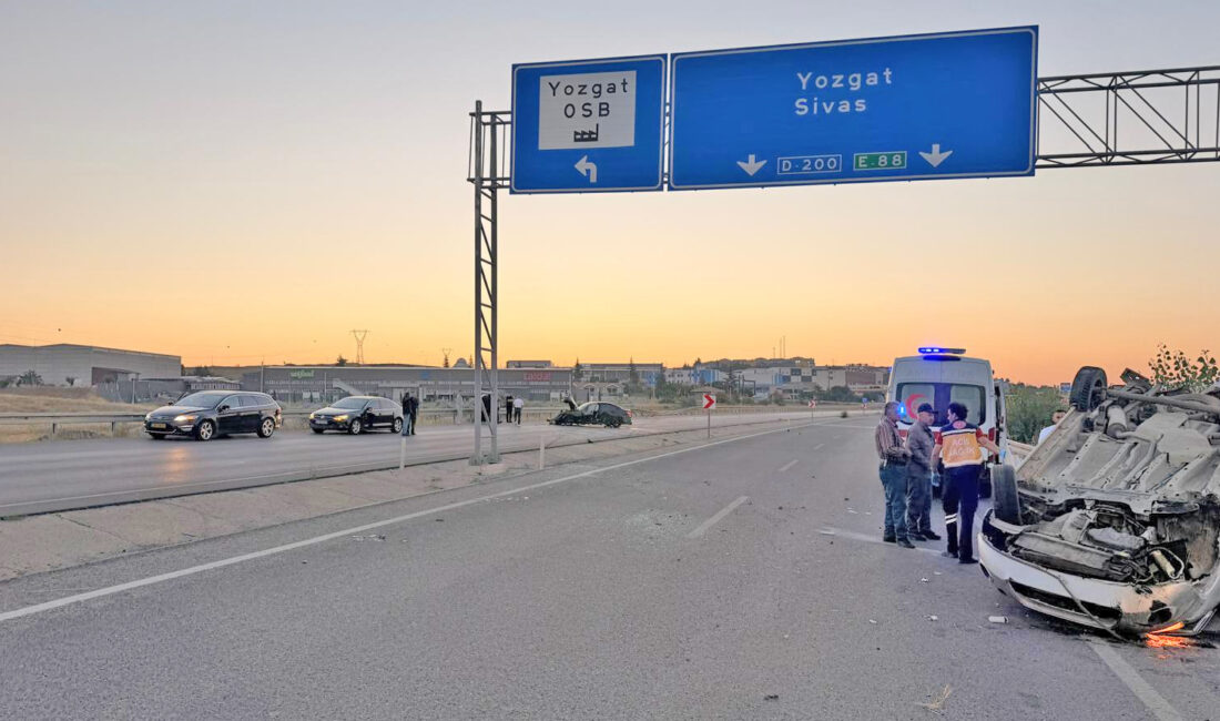 Yozgat-Kırıkkale karayolu Yerköy Organize Sanayi Bölgesi (OSB) mevkisinde iki aracın