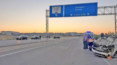 Yozgat-Kırıkkale karayolu Yerköy Organize Sanayi Bölgesi (OSB) mevkisinde iki aracın