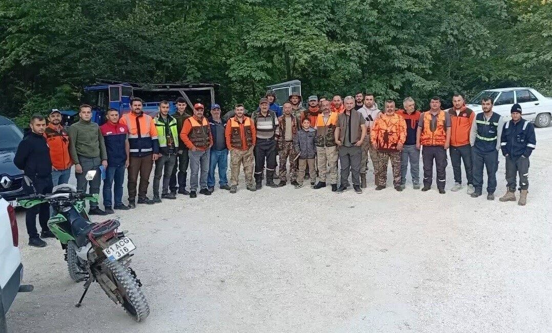 Düzce’nin Yığılca ilçesinde, fındık bahçelerini yaban domuzlarından korumak amacıyla 8