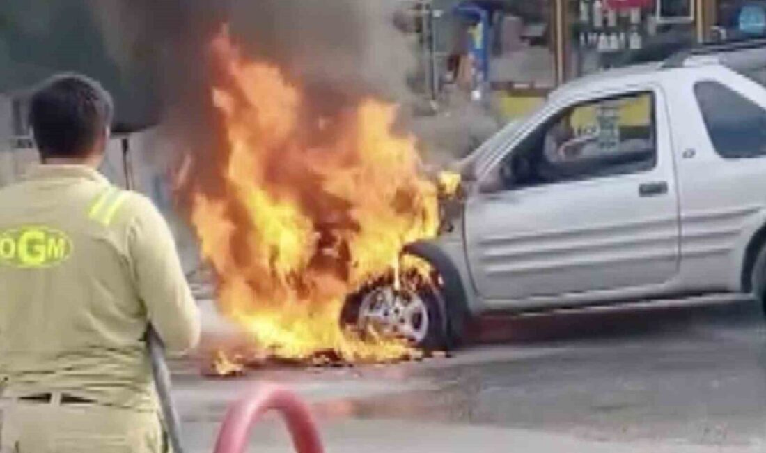 Kastamonu’nun Tosya ilçesinde seyir halinde olan bir cip, motor bölgesinde