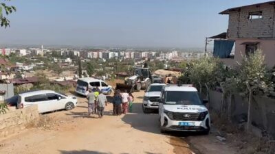 Hatay’ın Kırıkhan ilçesinde meydana gelen bir trafik kazasında otomobil ile