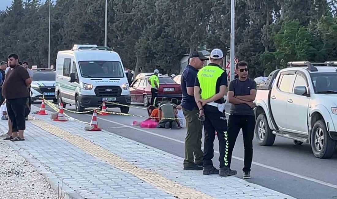 Hatay’ın Antakya ilçesinde, 11 yaşındaki bir çocuk, yola kaçan topunu