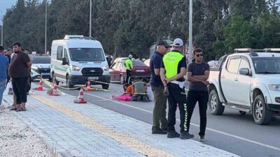Hatay’ın Antakya ilçesinde, 11 yaşındaki bir çocuk, yola kaçan topunu
