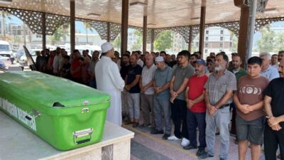 Hatay’da, 11 yaşındaki Umut İşlekyay, topunu yakalamaya çalışırken seyir halindeki