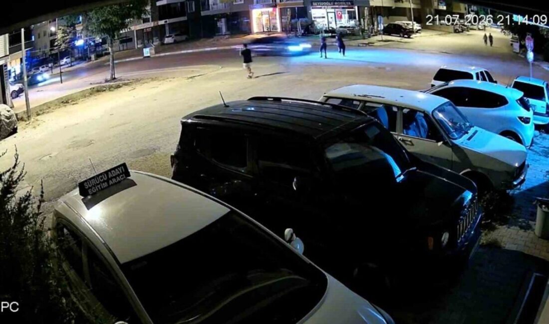 Antalya’nın Korkuteli ilçesinde meydana gelen bir olayda, bir kadın otomobilin
