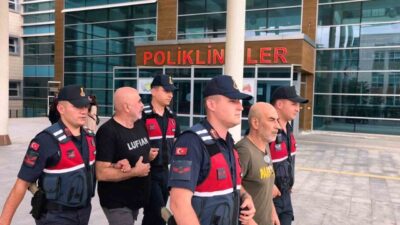 Ünlü yönetmen Ezel Akay ve müzisyen kardeşi Eren Kazım Akay,