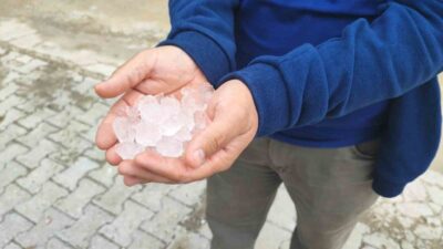 Yozgat’ta cumartesi günü yaşanan yoğun yağış ve dolu, kent merkezi
