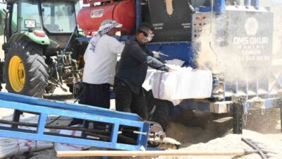 Yerköy ilçesinde hububat hasadının ardından biçerdöverlerin tarlalarda terk ettiği samanlar,