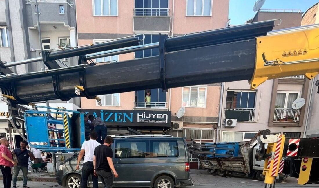Bursa’nın İnegöl ilçesinde ilginç bir olay yaşandı. Ev eşyalarını taşımak