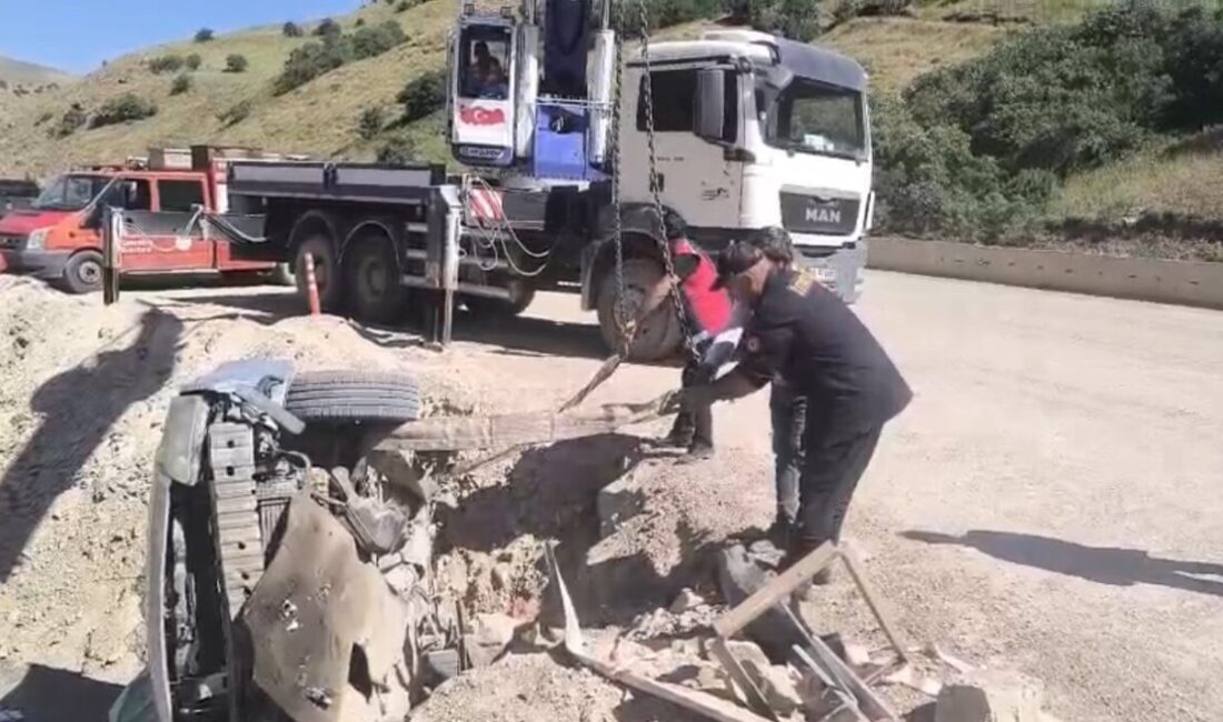 Hakkari’nin Yüksekova ilçesinde meydana gelen trafik kazasında 3 kişi yaralandı.