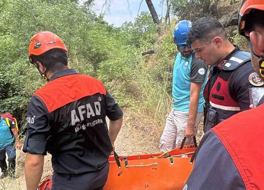 Antalya’da bir şahıs, yürüyüş yaparken ayağını kırarak ormanlık alanda mahsur