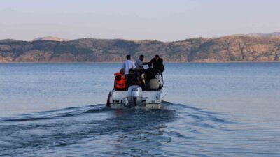 Elazığ’da Hazar Gölü’ne giren 16 yaşındaki bir çocuk suya girdikten