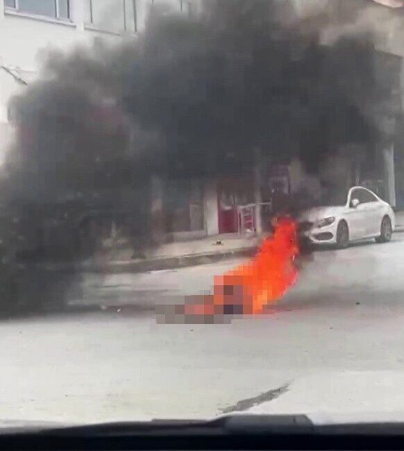 Hatay’ın Dörtyol ilçesinde, zihinsel engelli bir kişi, benzin dökerek kendini