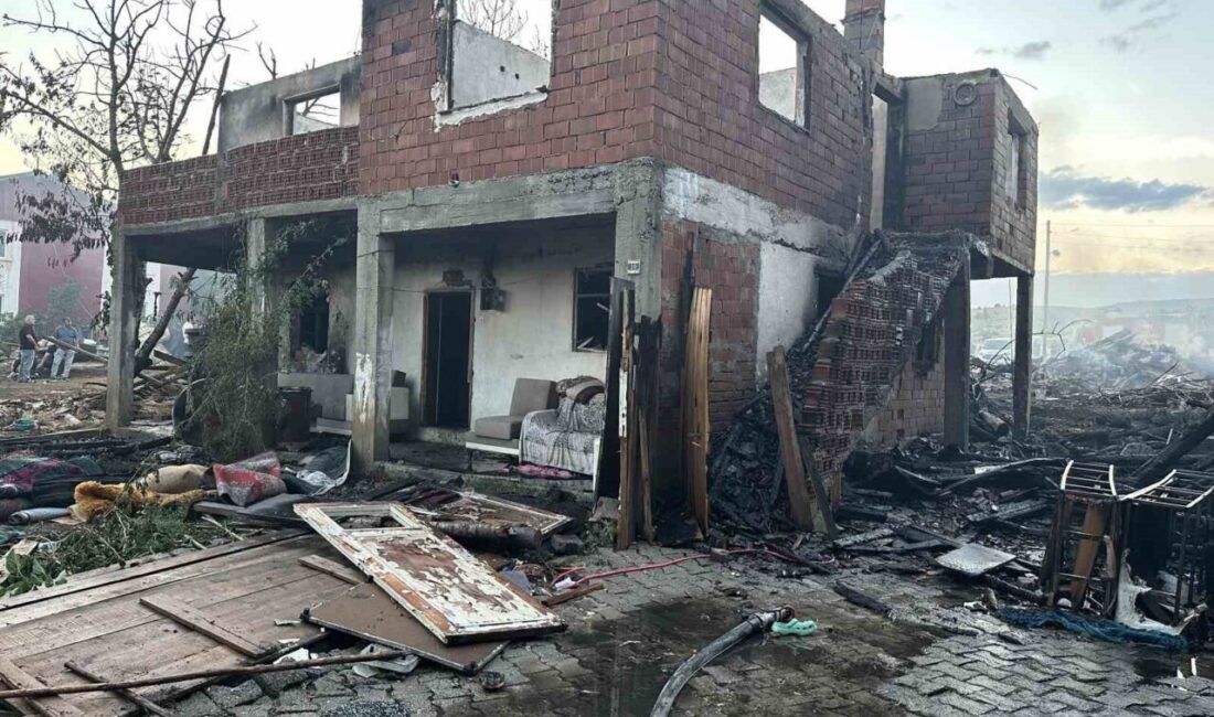 Ilgaz ilçesine bağlı Çankırı’da meydana gelen yangında 3 ev kül