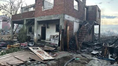Ilgaz ilçesine bağlı Çankırı’da meydana gelen yangında 3 ev kül