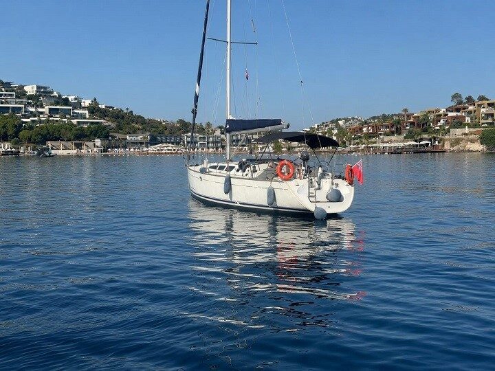 Bodrum ilçesinde bir yelkenli tekne içinde 16 çocuk ve 61