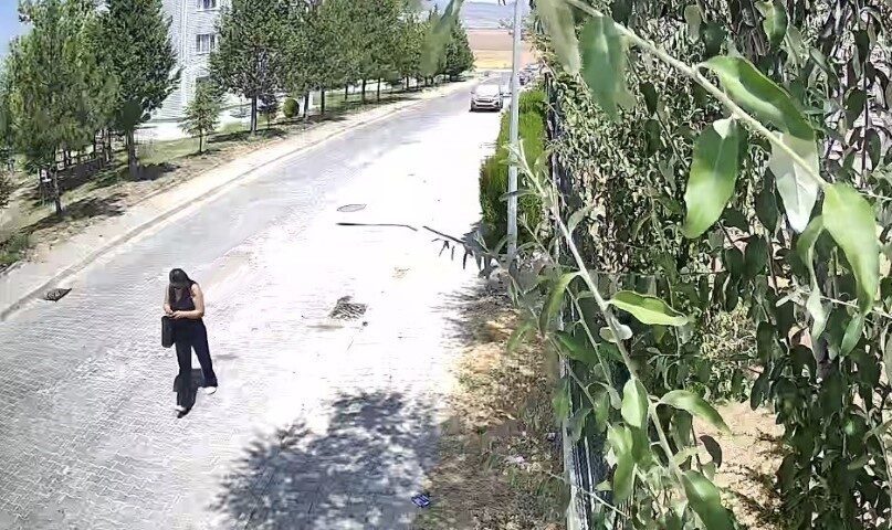 Eskişehir’de bir şebeke, yaşlı bir vatandaşı dolandırmaya çalıştıktan sonra adrese