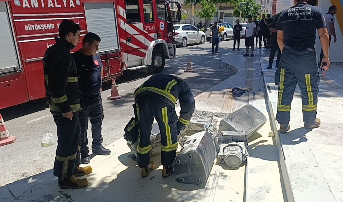 Manavgat Belediyesi önünde 800 bin lira para cezası yazılmasına tepki