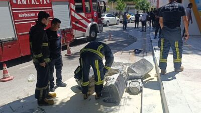 Manavgat Belediyesi önünde 800 bin lira para cezası yazılmasına tepki