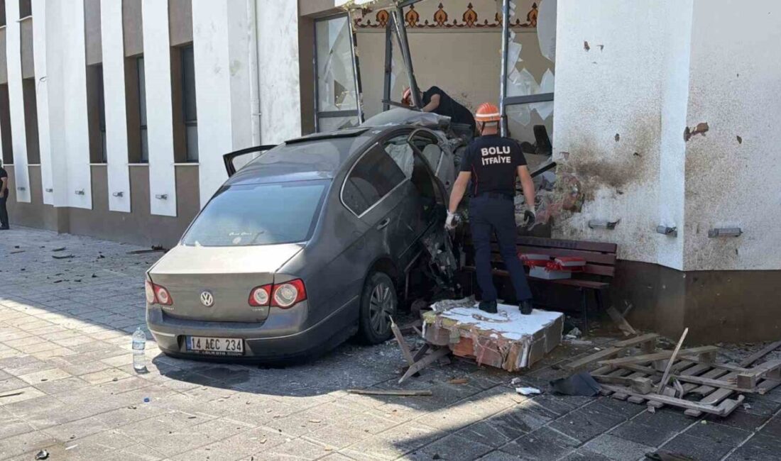 Bir araca çarpan ve kontrolü kaybeden bir otomobil, Bolu’da bulunan