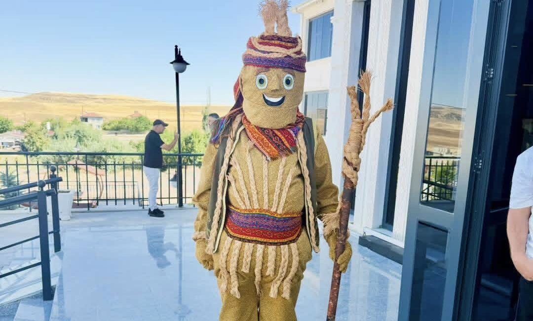 Çiçekdağı Belediyesi tarafından düzenlenen Bulgur Festivali, renkli görüntüler ve neşeli