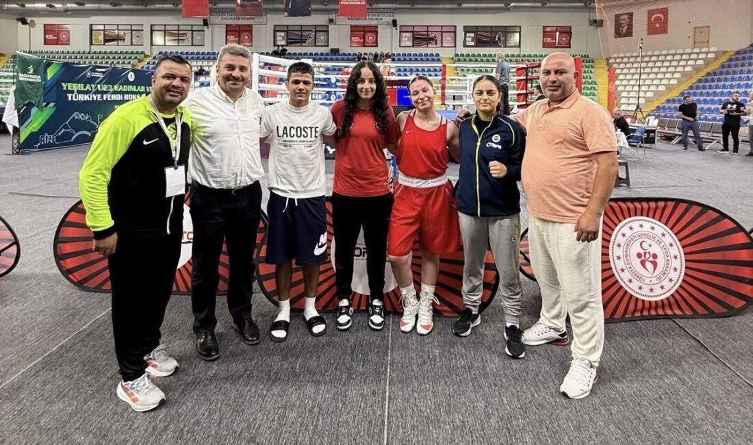 Rize’de düzenlenen U23 Türkiye Boks Şampiyonası’nda mücadele eden Çiçekdağı Belediye