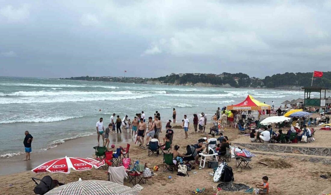 Kandıra ilçesinde bir genç, ablasını boğulma tehlikesinden kurtarmak isterken hayatını