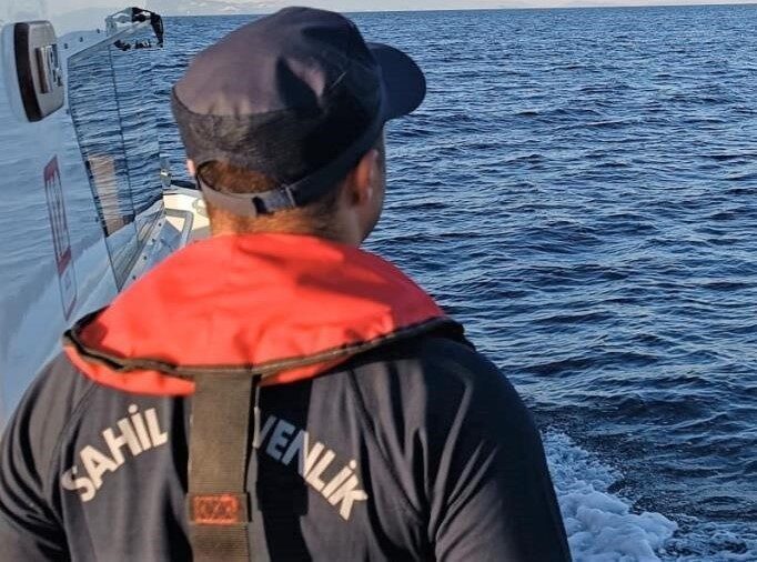 Kuşadası, Aydın ilçesinde denize giren ve dönemediği bildirilen bir kişi,