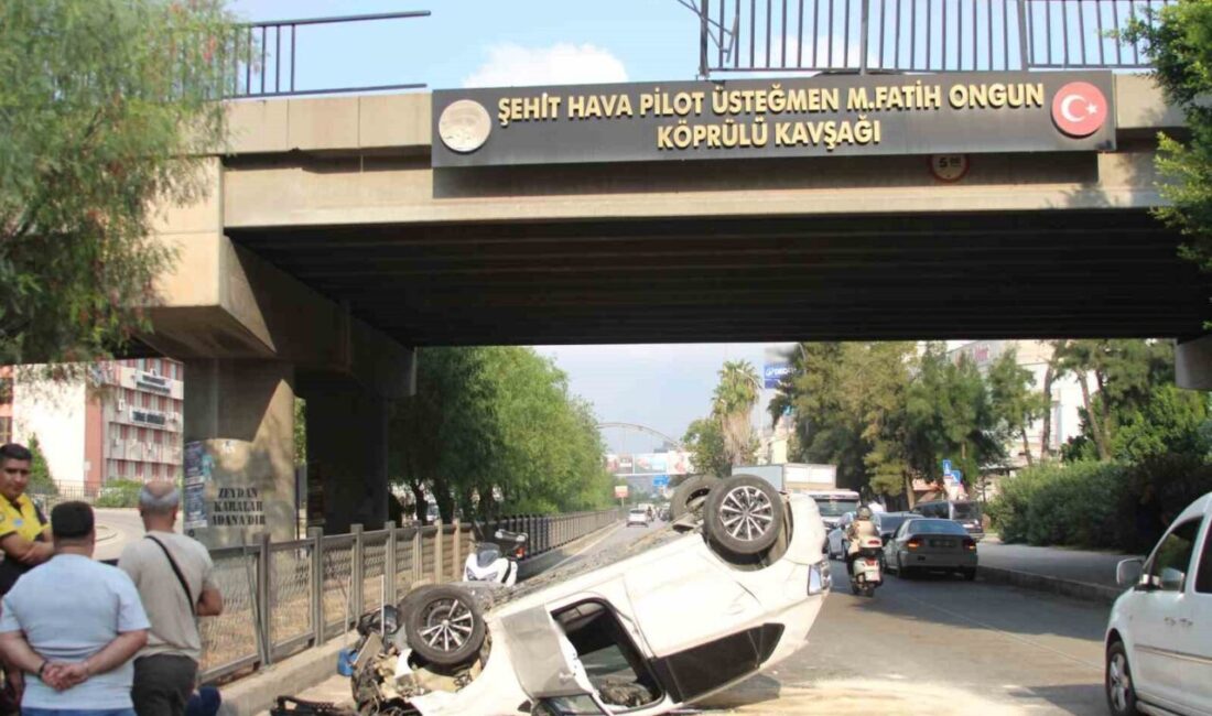 Adana’da bir sürücü, kontrolünü kaybettiği aracı ile köprüden karayoluna düştü.