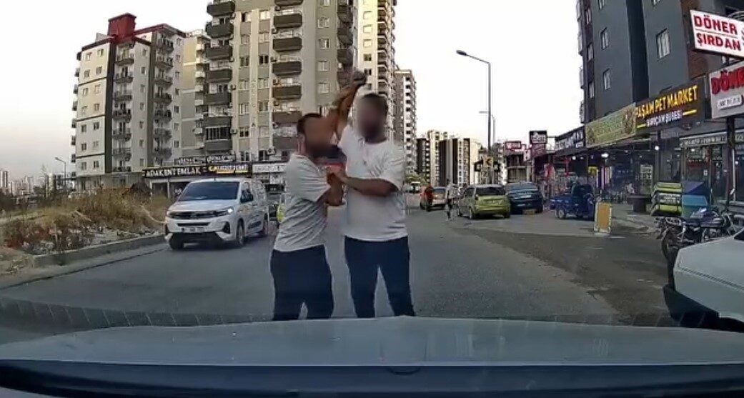 Adana’da bir trafik anlaşmazlığı sırasında bir sürücünün iddiaya göre diğer