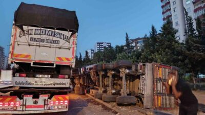 Adana’da Yurt Mahallesi’nde meydana gelen zincirleme trafik kazasında 4 araç